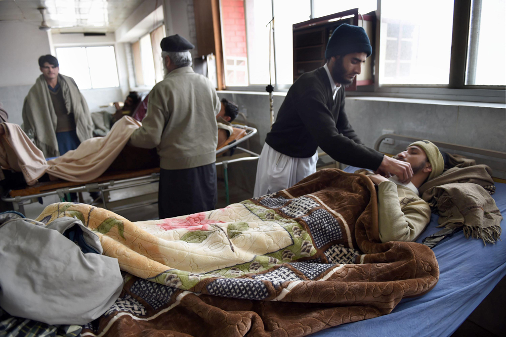 Ein Erdbeben im Hindukusch-Gebirge hat für zahlreiche Verletzte gesorgt (Bild: Krankenhaus im pakistanischen Peshawar am 26.12.)