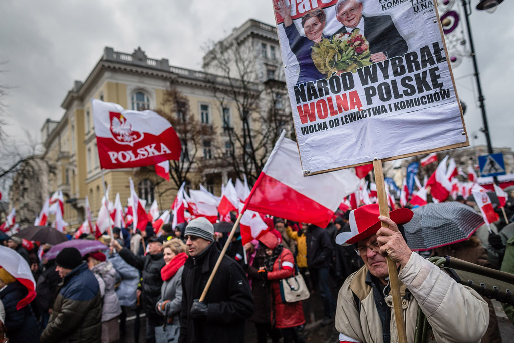 Landesweite Demonstrationen für Demokratie in Polen (Bild: 13.12. in Warschau)