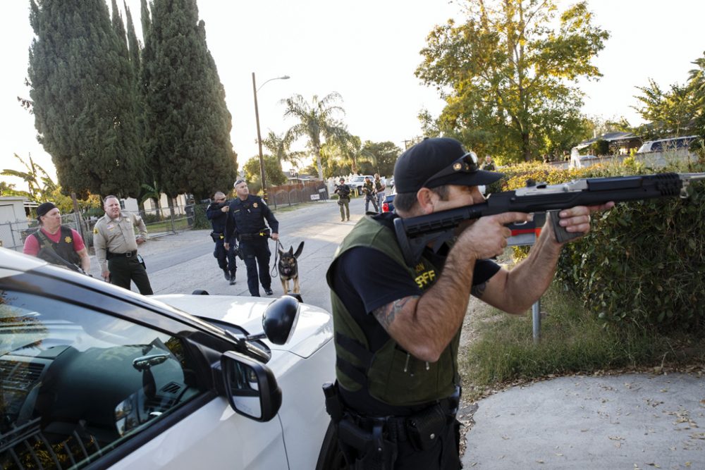 Schießerei in San Bernardino (Kalifornien): Gesetzeshüter suchen die Täter (2.12.)