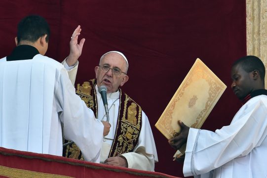 Papst Franziskus spendet den Segen "Urbi et Orbi"