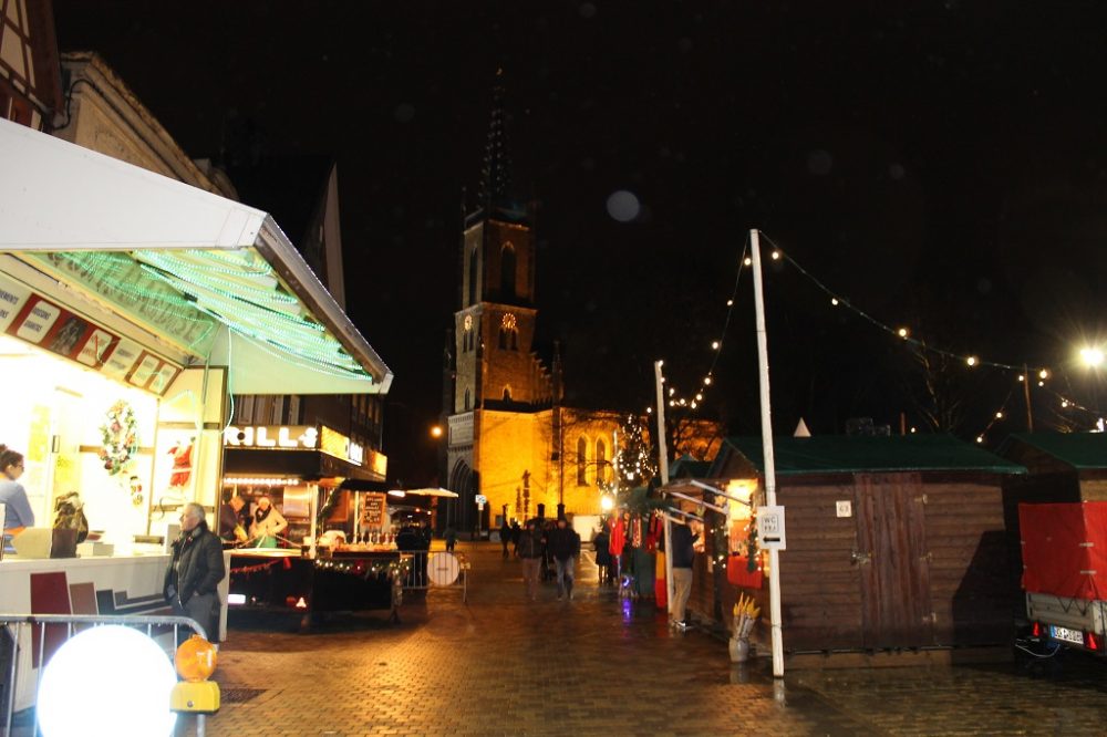 Nieselregen statt rieselnder Schnee: 44. Eupener Weihnachtsmarkt eröffnet