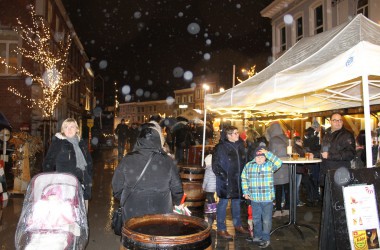 Nieselregen statt rieselnder Schnee: 44. Eupener Weihnachtsmarkt eröffnet
