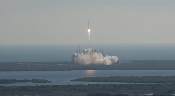 SpaceX Falcon 9 Rakete beim Start