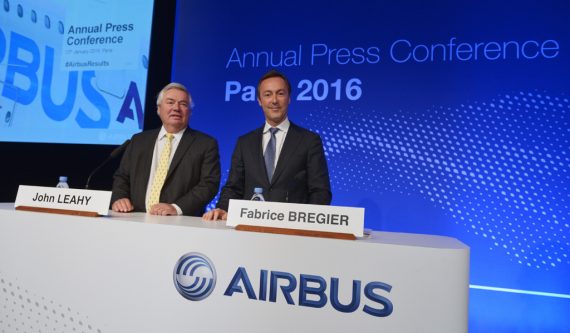 CEO Fabrice Bregier und Geschäftsführer John Leahy auf der jährlichen Airbus-Pressekonferenz am Dienstag in Paris