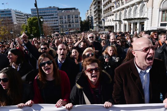 Gegen die Rentenreform: Anwälte protestieren in Athen