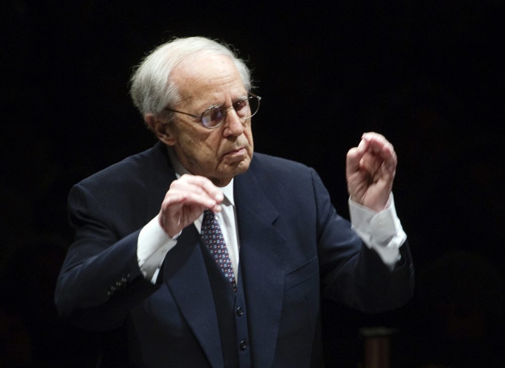 Pierre Boulez dirigiert das Orchestre de Paris im Louvre (Dezember 2011)