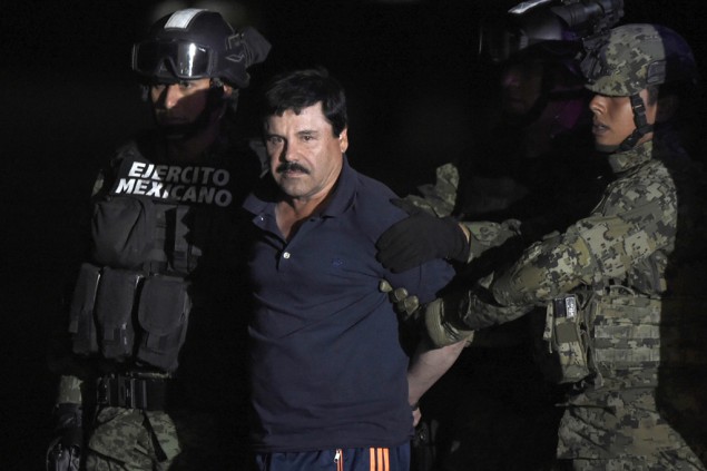 Drogenboss Joaquín "El Chapo" Guzmán bei seiner erneuten Festnahme am 8. Januar 2016 (Bild: Alfredo Estrella/AFP