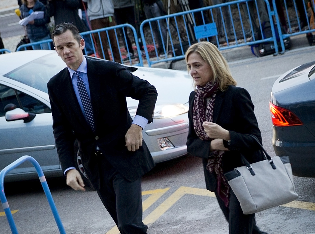 Prinzessin Cristina und ihr Ehemann Inaki Urdangarin auf dem Weg zum Gerichtssaal am Montag in Palma de Mallorca