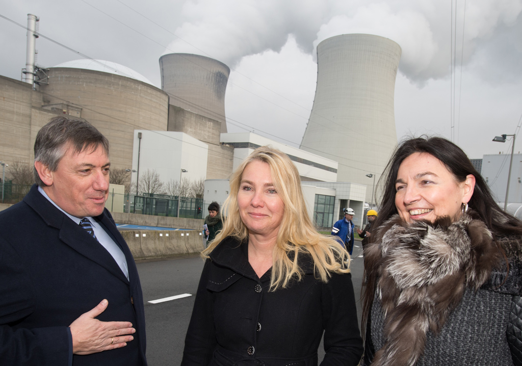 Jan Jambon, Melanie Schultz und Marie-Christine Marghem bei der Besichtigung des AKW in Doel