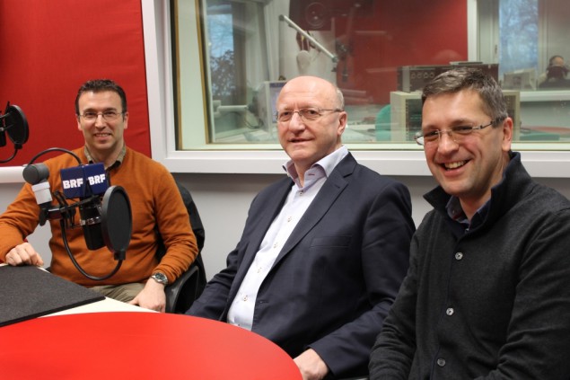 Halbzeitbilanz Bütgenbach: Elmar Heindrichs und Emil Dannemark mit BRF-Redakteur Stephan Pesch