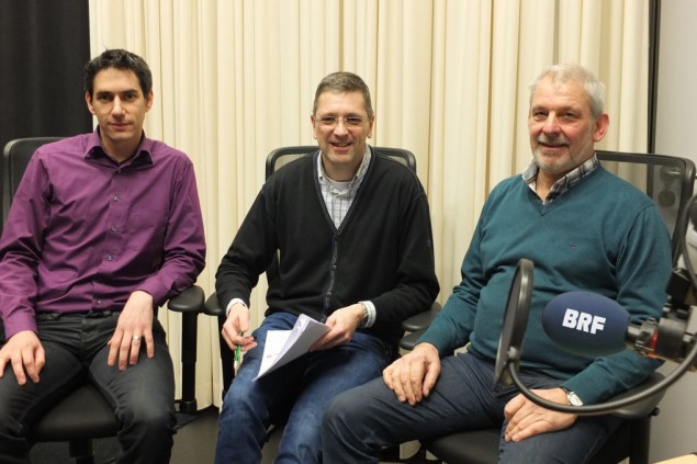 Halbzeitbilanz Amel: Oppositionsmitglied Frédéric Arens (GZ-Mach mit!) und Bürgermeister Klaus Schumacher (GI) mit BRF-Redakteur Stephan Pesch