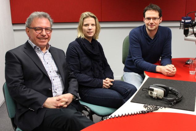 Halbzeitbilanz Eupen: Martin Orban (CSP), Claudia Niessen (Ecolo) und BRF-Redakteur Olivier Krickel