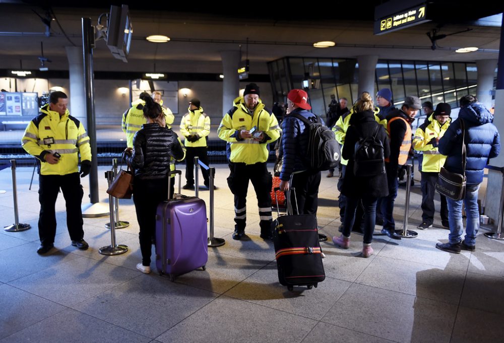 Passkontrolle auf dem Flughafenbahnhof Kastrup