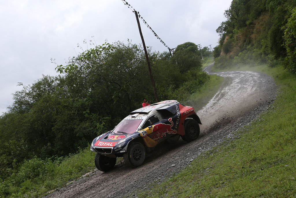 Loeb gewinnt im Peugeot auch die dritte Etappe der Rallye Dakar