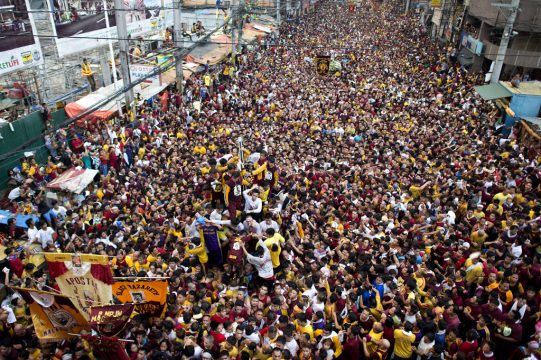 Prozession mit dem "Schwarzen Nazarener" in Manila