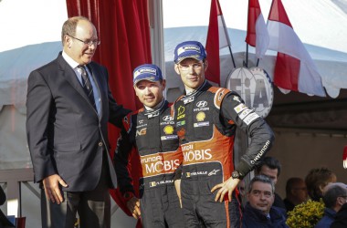 Rallye Monte-Carlo: Thierry Neuville/Nicolas Gilsoul auf Rang drei - Fürst Albert gratuliert