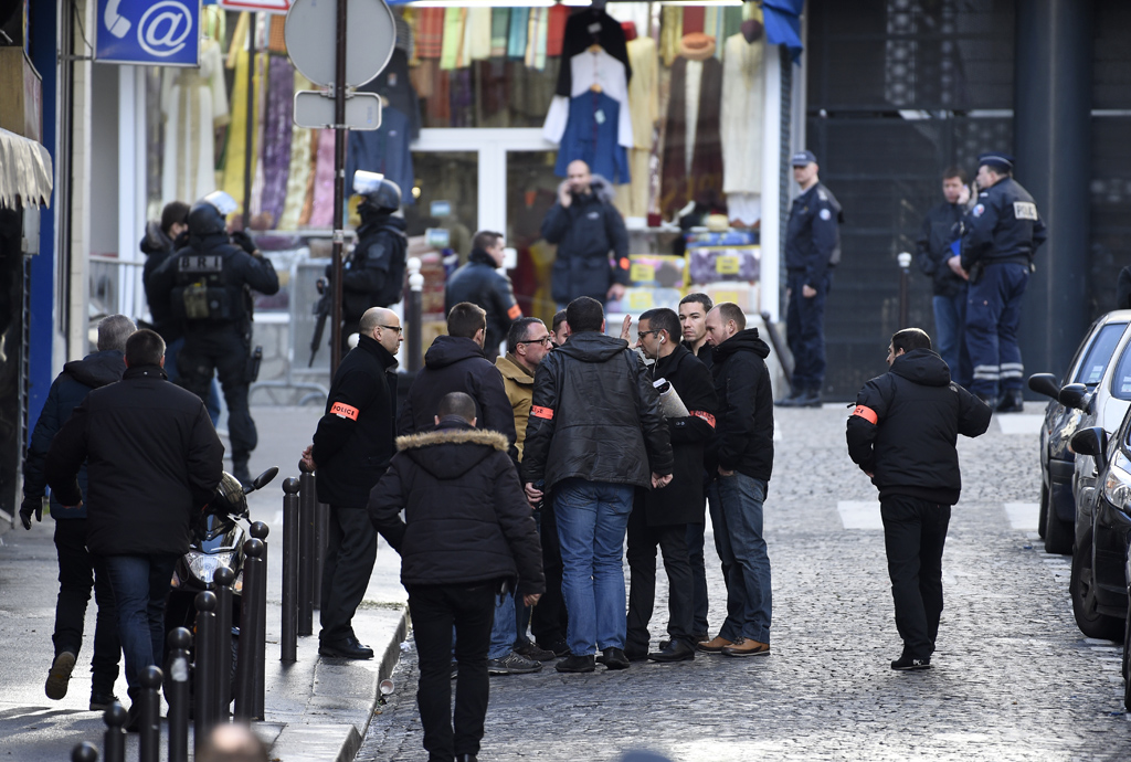Angreifer vor Pariser Polizeikommissariat erschossen