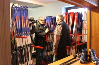 Volker Krings interviewt den Betreiber des Eifel Ski Zentrums, Günther Schleck