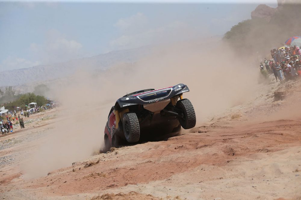 Peugeot-Fahrer Carlos Sainz übernimmt die Führung der Rallye Dakar