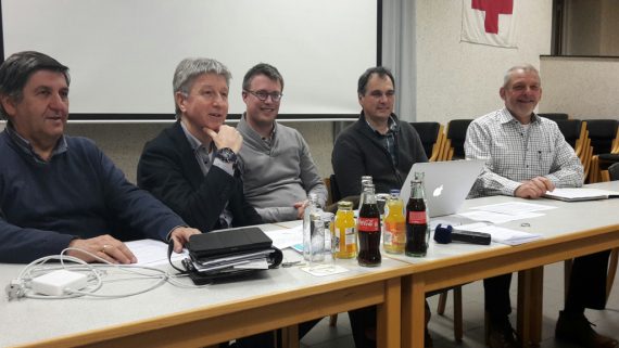 Gemeindevertreter aus Amel und Büllingen stellen das Projekt "Windpark Amel-Büllingen" vor