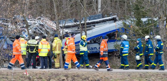 Zugunglück in Bayern: Aufrämarbeiten gehen weiter