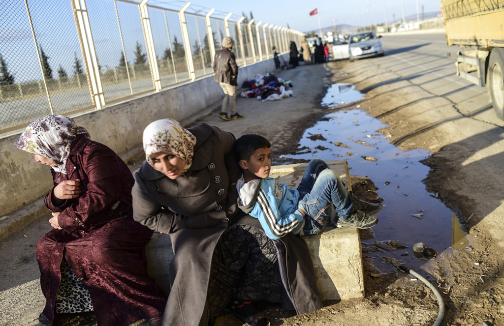 Syrische Flüchtlinge an der türkischen Grenze nahe Kilis (9.2.)