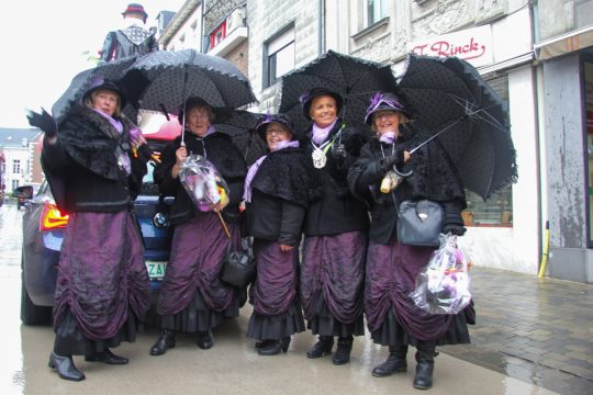 Das Eupener Altweiberkomitee: Carola Radermacher, Marie-Josee Bartholemy, Marie-Josée Simon, Andrée Leffin und Andrea Kaiser (v.l.n.r.) am Altweiberdonnerstag 2016