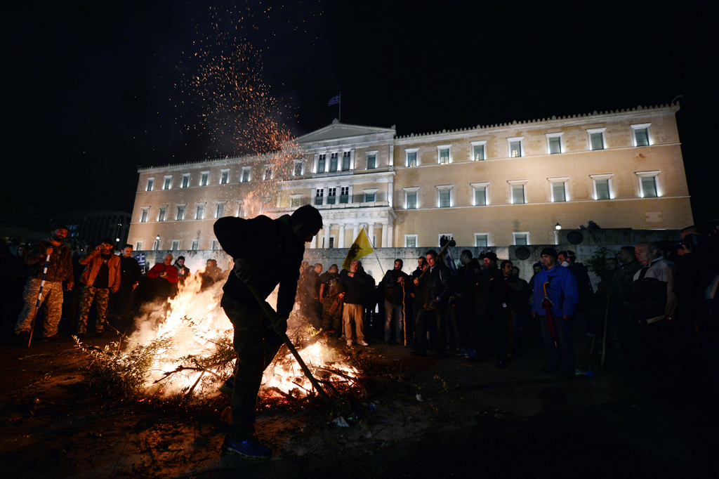 Demonstration der Bauern vor dem griechischen Parlament in Athen am Freitagabend