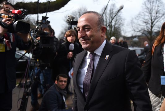 Der türkische Außenminister Mevlüt Cavusoglu in Amsterdam (6.2.)