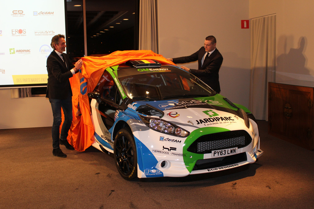 Cédric Cherain (r.) und Beifahrer André Leyh präsentieren ihren Ford Fiesta R5