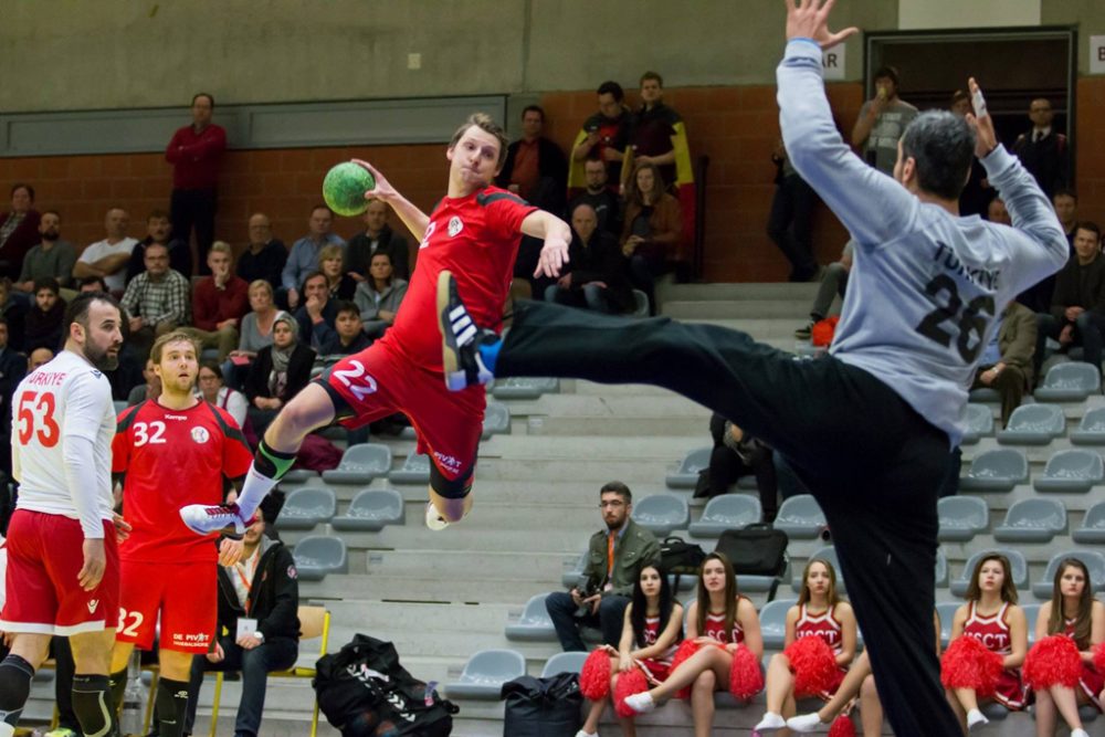 Handballer Damian Kedziora (Foto: Stijn Gijs)