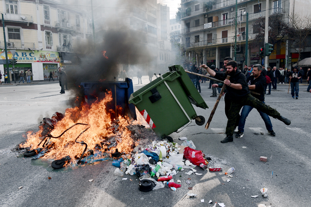 Zusammenstöße zwischen griechischen Bauern und Polizei bei Demonstrationen in Athen