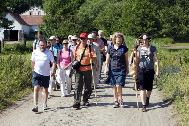 Deutsche und polnische Pilger auf dem Jaboksweg bei Slubice in Polen