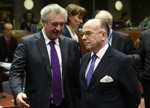 Jean Asselborn am 25.2. mit dem französischen Innenminister Bernard Cazeneuve in Brüssel