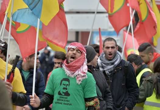 Tausende Kurden aus ganz Europa demonstrieren in Straßburg für die Freilassung von PKK-Chef Öcalan