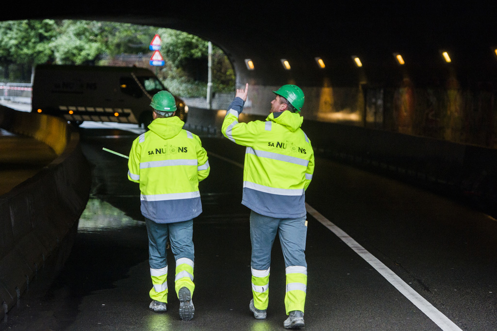 Pacheco-Tunnel in Brüssel gesperrt - Arbeiter überprüfen die Tunneldecke