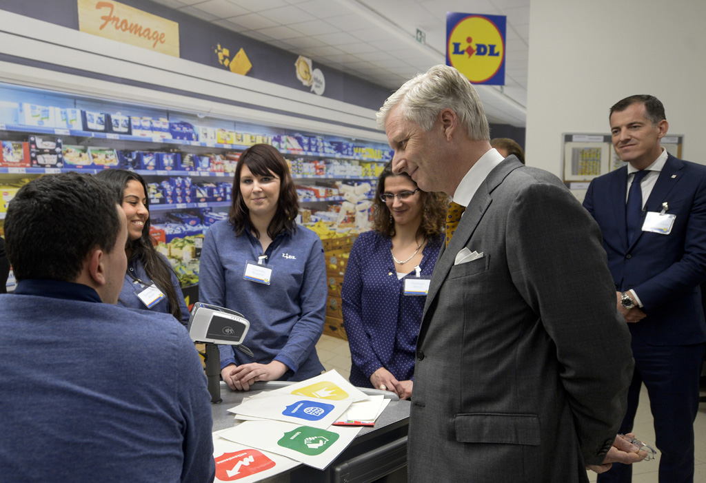 König Philippe besucht Jugendliche an ihrem Ausbildungsort in einem Lidl in Molenbeek (3.2.)