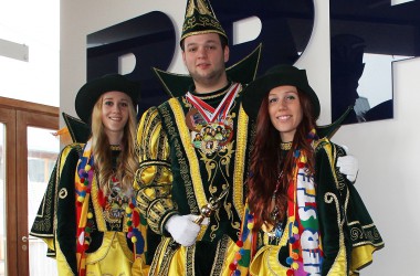 Karnevalsprinzen zu Gast im BRF-Studio St. Vith: Prinz Christian i. (Bantz) von Oudler mit Jana und Jessica