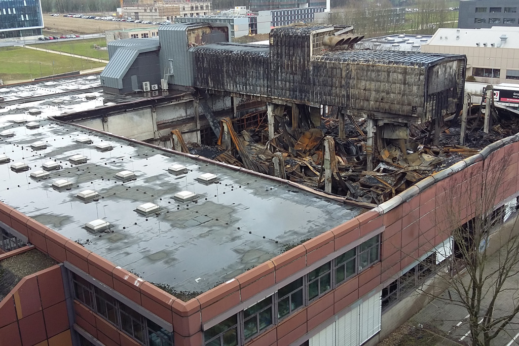 Werkzeugmaschinenlabor-Halle der RWTH Aachen eine Woche nach dem Brand