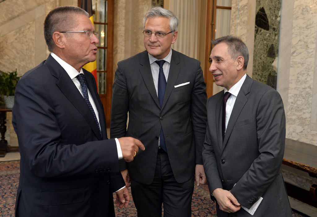 Alexander Romanov (r.) mit Minister Kris Peeters und dem russischen Minister Alexei Ulyukayev (Dezember 2015)