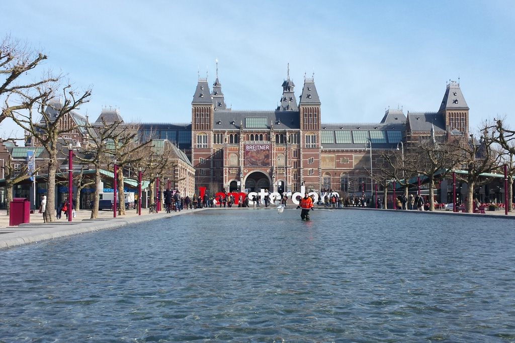 Museumsplatz in Amsterdam (Archivbild: Katrin Margraff/BRF)
