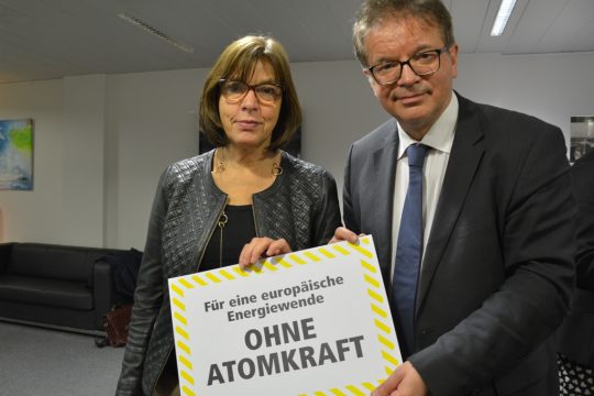 Allianz der Regionen für einen europaweiten Atomausstieg gegründet - rechts: Landesrat Rudi Anschober aus Oberösterreich