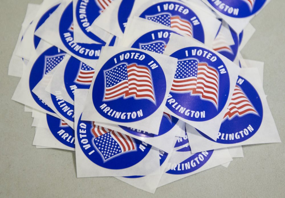 "Super Tuesday": Wahlsticker in Arlington, Virginia