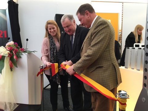 Ministerin Isabelle Weykmans, PDG-Präsident Karl-Heinz Lambertz und André Gilles von der Provinz Lüttich eröffnen die Ausstellung "Phenix"