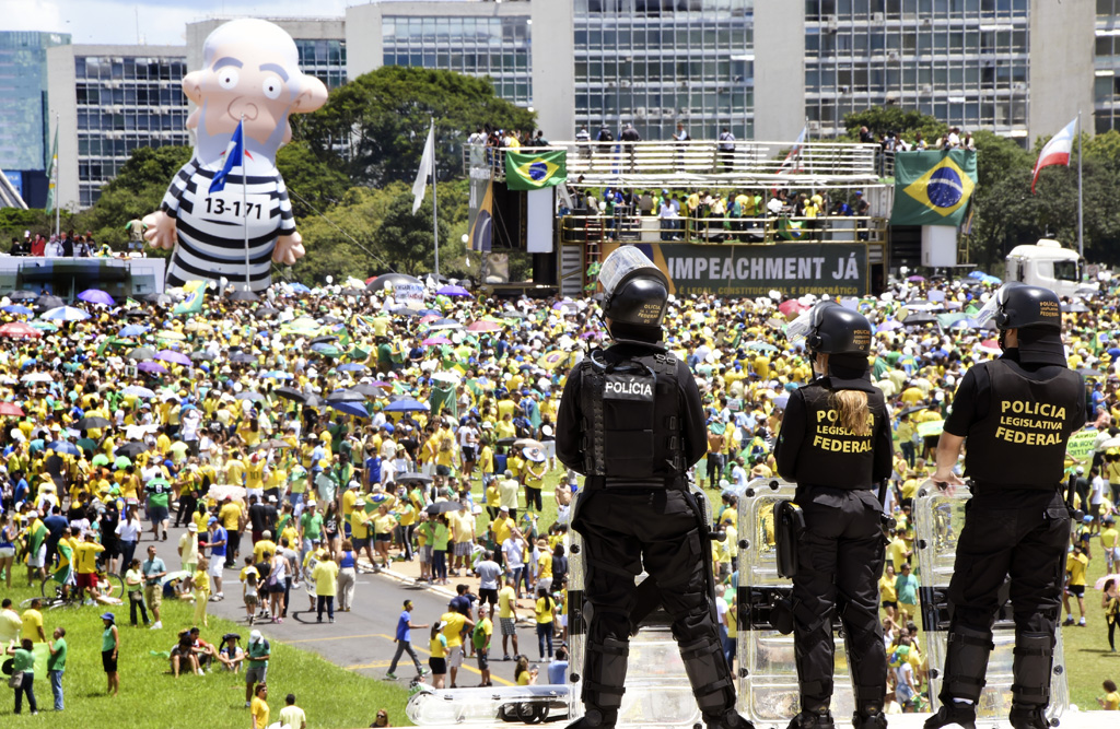 Brasilien: Zehntausende demonstrieren gegen Präsidentin Rousseff (13.3.)
