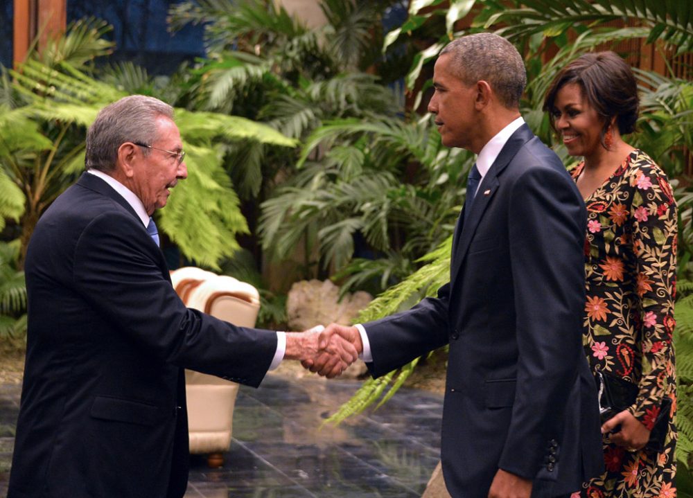 Raul Castro begrüßt Barack und Michelle Obama