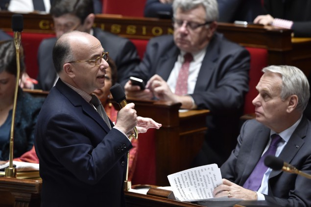 Frankreichs Innenminister Bernard Cazeneuve im Parlament