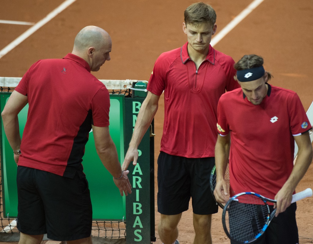 Davis Cup: David Goffin und Ruben Bemelmans (hier mit Kapitän Johan Van Herck) verlieren das Doppel