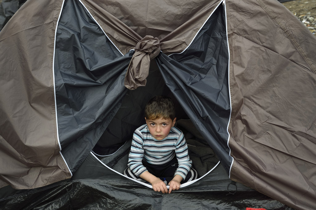 Flüchtlingsjunge in provisorischem Flüchtlingslager nahe Idomeni (12.3.)