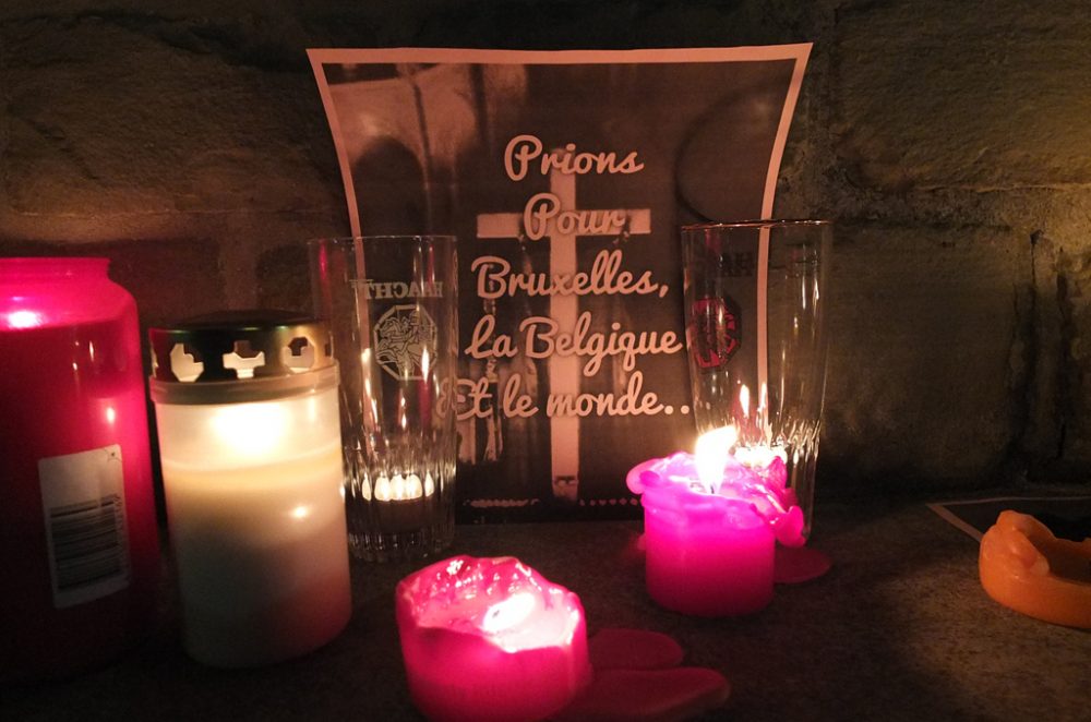 Stilles Signal: In St. Vith gedachten Menschen der Opfer von Brüssel